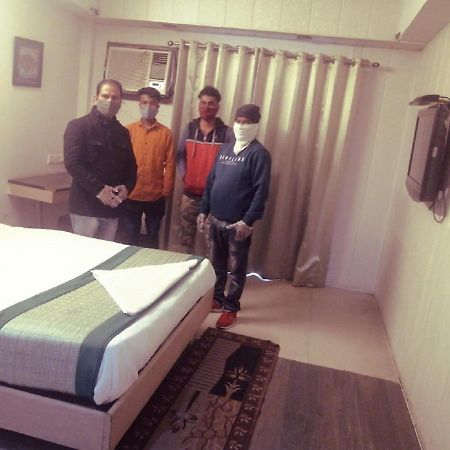 Hotel Pacific Inn Huda City Centre グルガウン エクステリア 写真