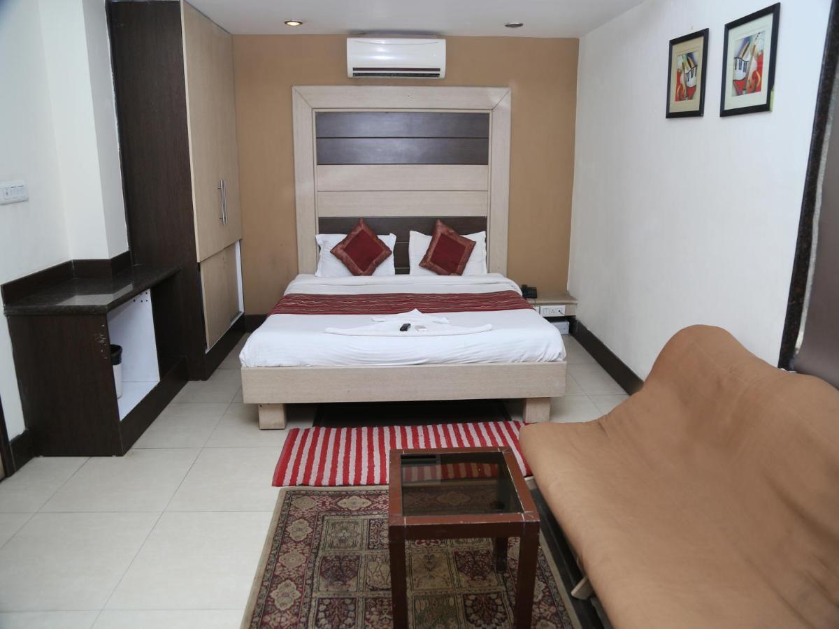 Hotel Pacific Inn Huda City Centre グルガウン エクステリア 写真