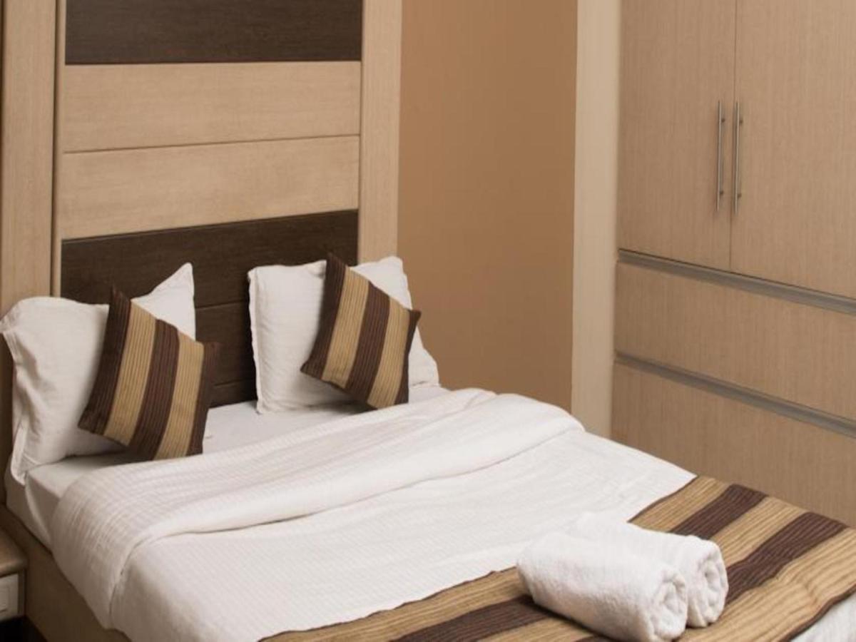 Hotel Pacific Inn Huda City Centre グルガウン エクステリア 写真