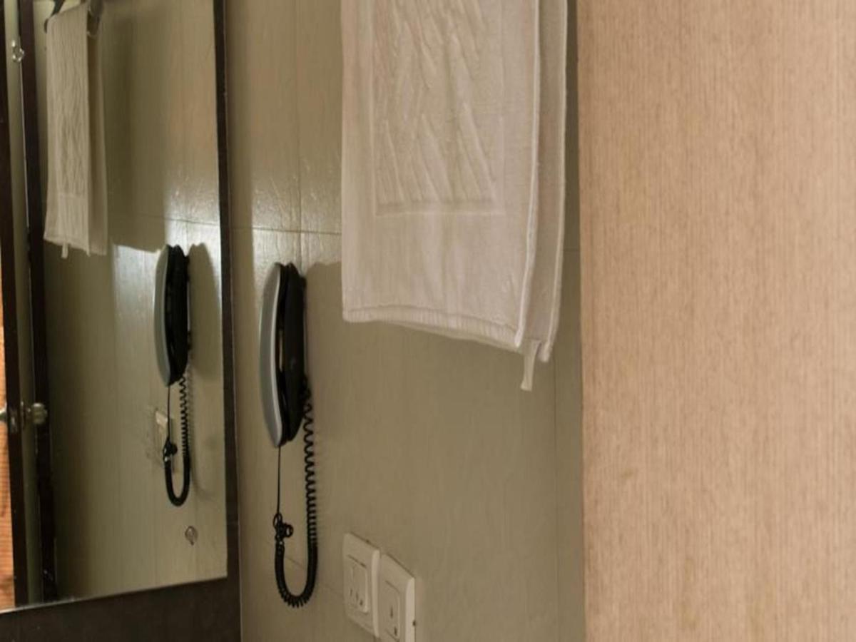 Hotel Pacific Inn Huda City Centre グルガウン エクステリア 写真