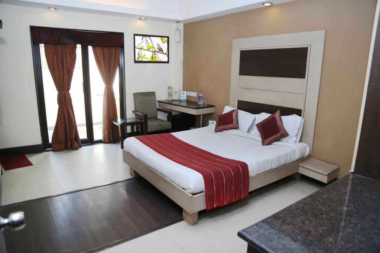 Hotel Pacific Inn Huda City Centre グルガウン エクステリア 写真